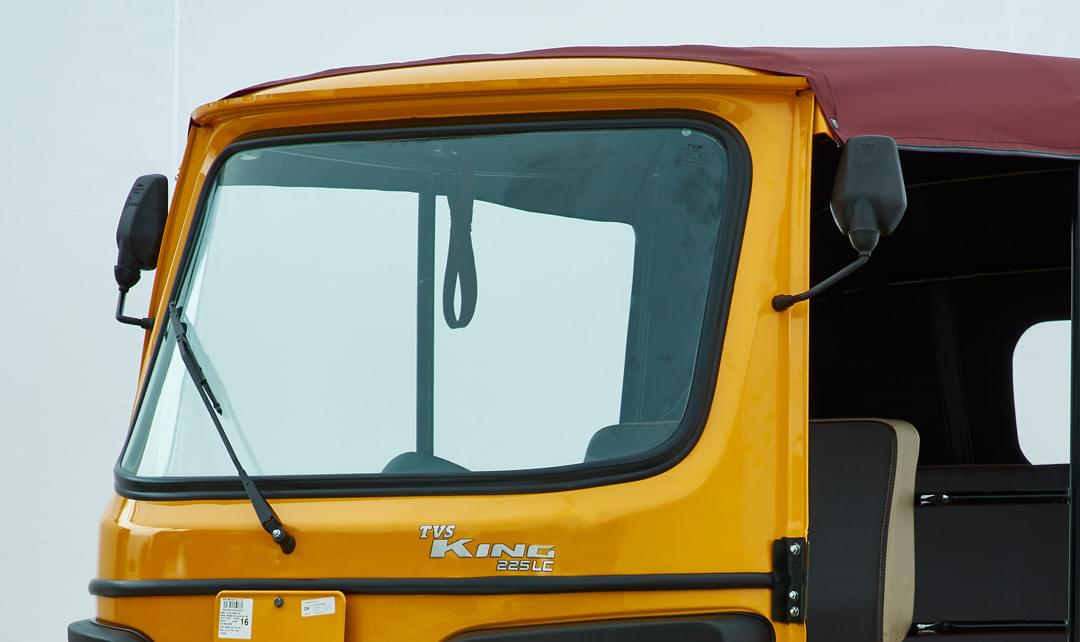 Front view of TVS King Duramax 3 wheeler auto