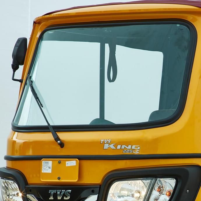 Front view of TVS King Duramax 3 wheeler auto