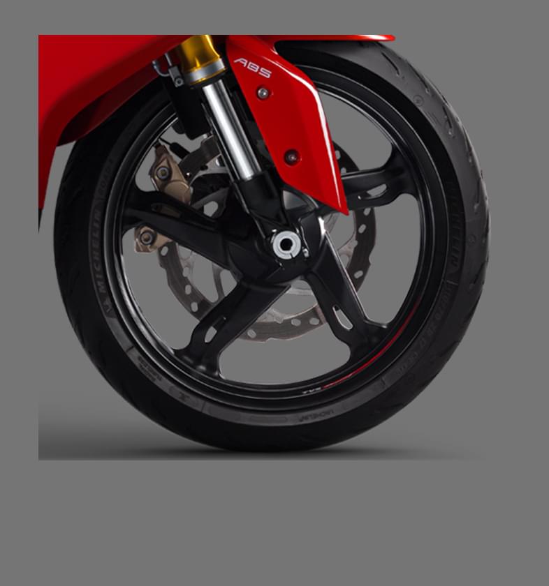 Motocicleta TVS RR 310 de dos ruedas con tecnología ABS