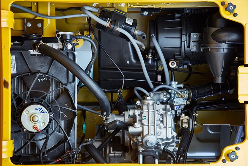 Motor avanzado con refrigeración líquida del motocarro TVS King Duramax de tres ruedas